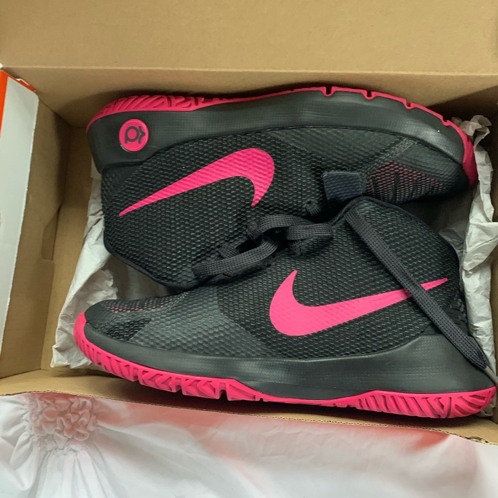 Size 5.5Y KD TREY 5 lll black/pink